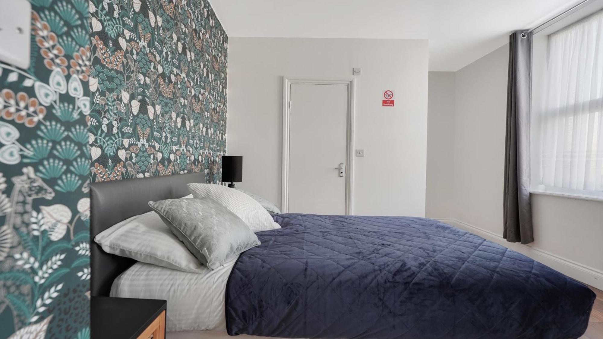 Place To Stay In Longbridge Barking  Bagian luar foto