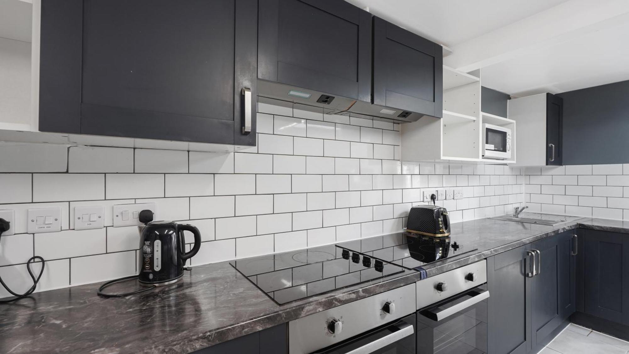 Place To Stay In Longbridge Barking  Bagian luar foto