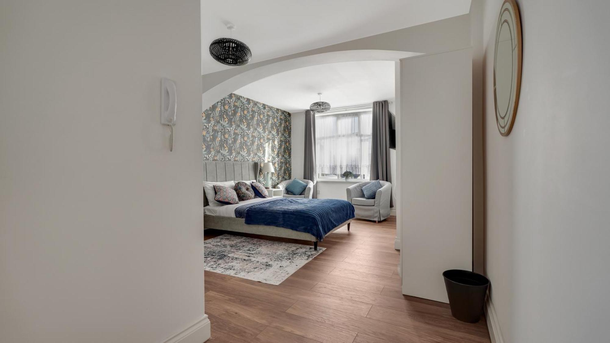 Place To Stay In Longbridge Barking  Bagian luar foto