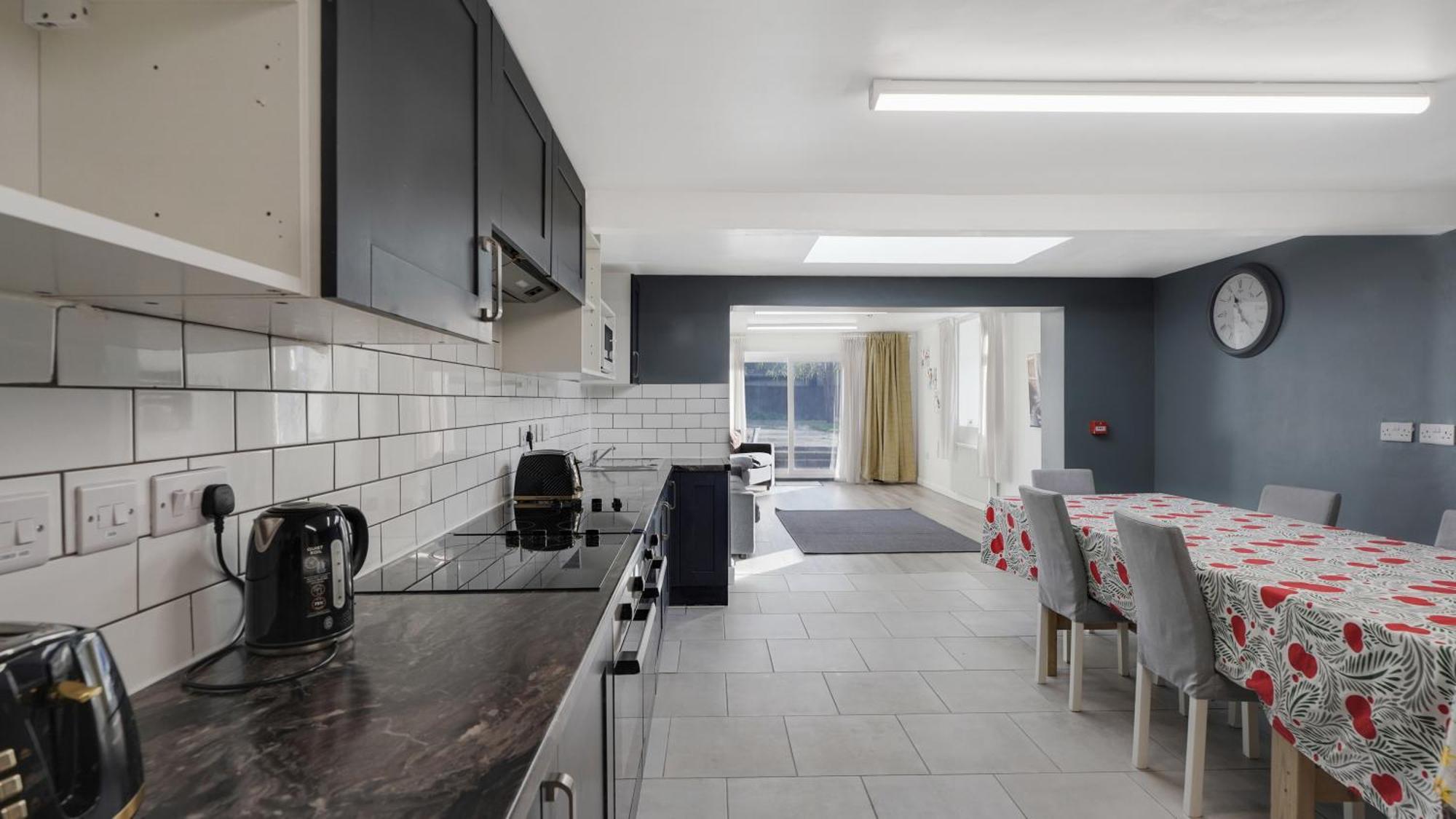 Place To Stay In Longbridge Barking  Bagian luar foto