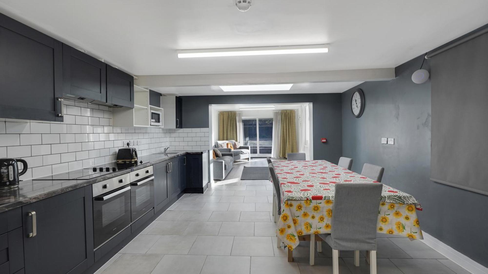 Place To Stay In Longbridge Barking  Bagian luar foto