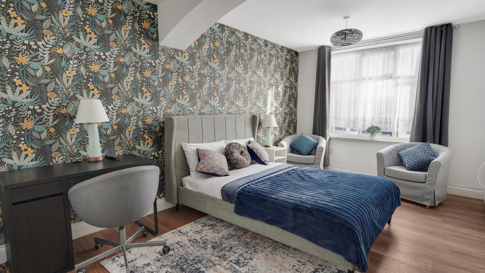 Place To Stay In Longbridge Barking  Bagian luar foto