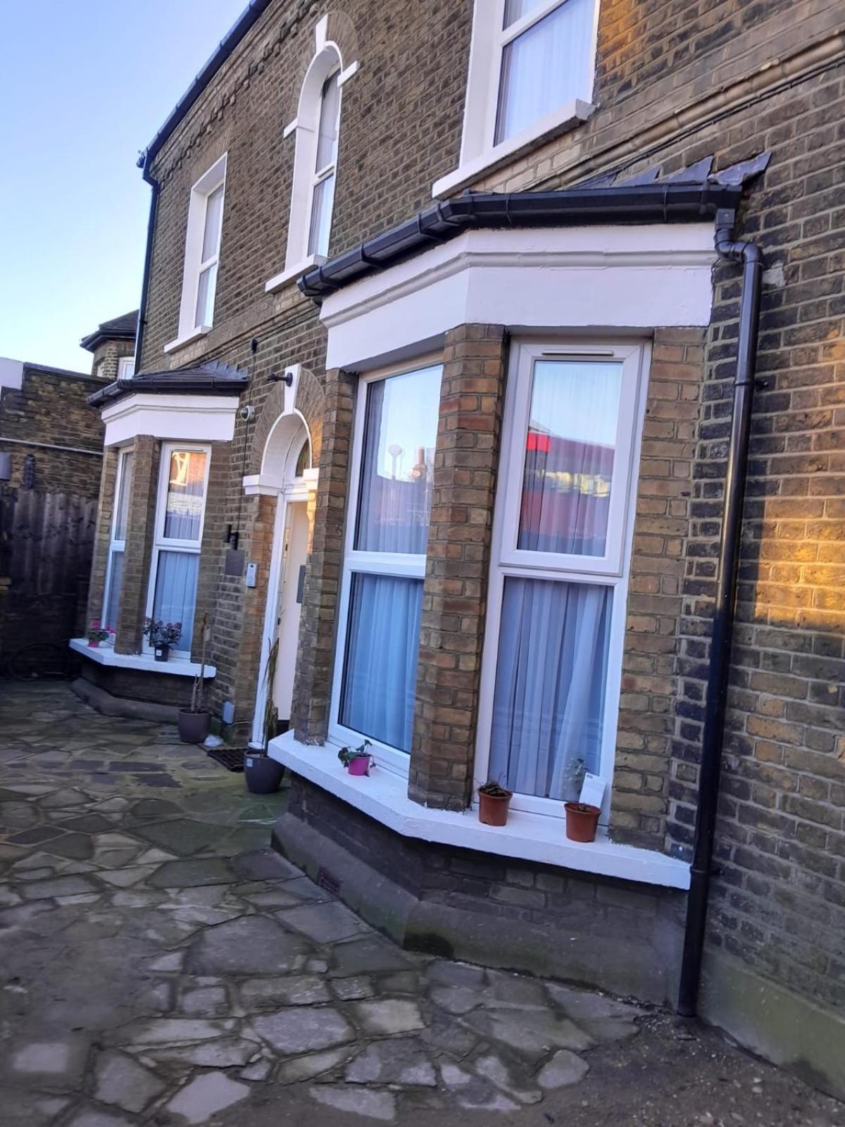 Place To Stay In Longbridge Barking  Bagian luar foto